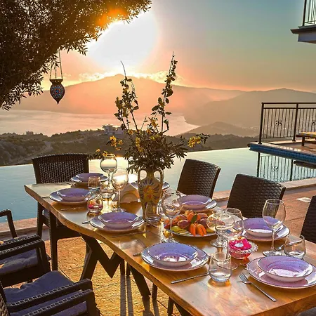 Om, 4 Bdr Stylish Kalkan Private Pool וילה קס