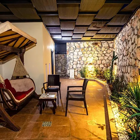 Om, 4 Bdr Stylish Kalkan Private Pool וילה
