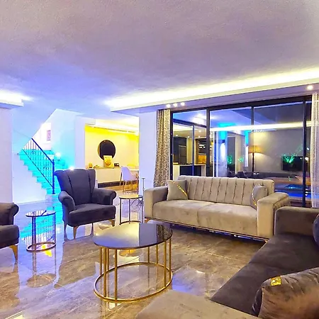 Om, 4 Bdr Stylish Kalkan Private Pool וילה
