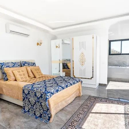 Om, 4 Bdr Stylish Kalkan Private Pool Κας